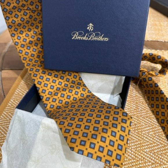 Brooks Brothers Tie - Picture 4 of 10